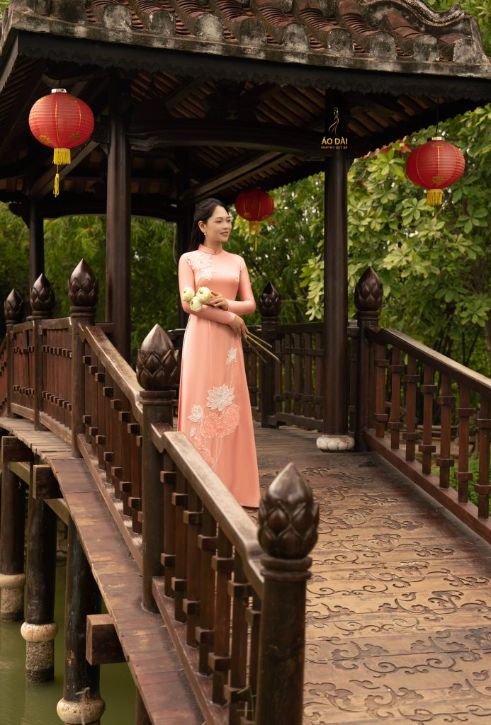 Áo Dài Mẹ Liên Hồng MARYMY Chất Liệu Lụa Tô Châu Thiết Kế 2 Lớp 4 Tà Thanh Lịch Quý Phái
