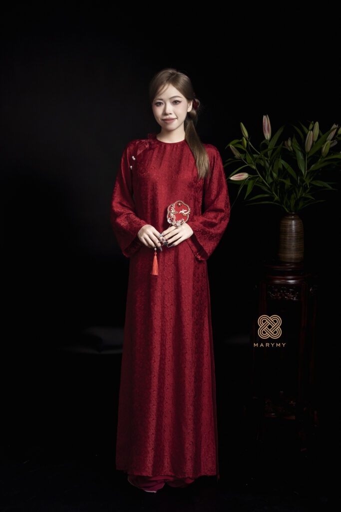 Áo dài cách tân Xuân Hỷ MARYMY chất liệu tơ tằm nền vải dệt hoa nhỏ cách điệu Áo dài cách tân Xuân Hỷ MARYMY chất liệu tơ tằm nền vải dệt hoa nhỏ cách điệu