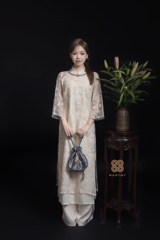 Áo dài cách tân Nguyệt Anh MARYMY chất liệu tơ mềm họa tiết dệt hoa nổi Áo dài cách tân Nguyệt Anh MARYMY chất liệu tơ mềm họa tiết dệt hoa nổi