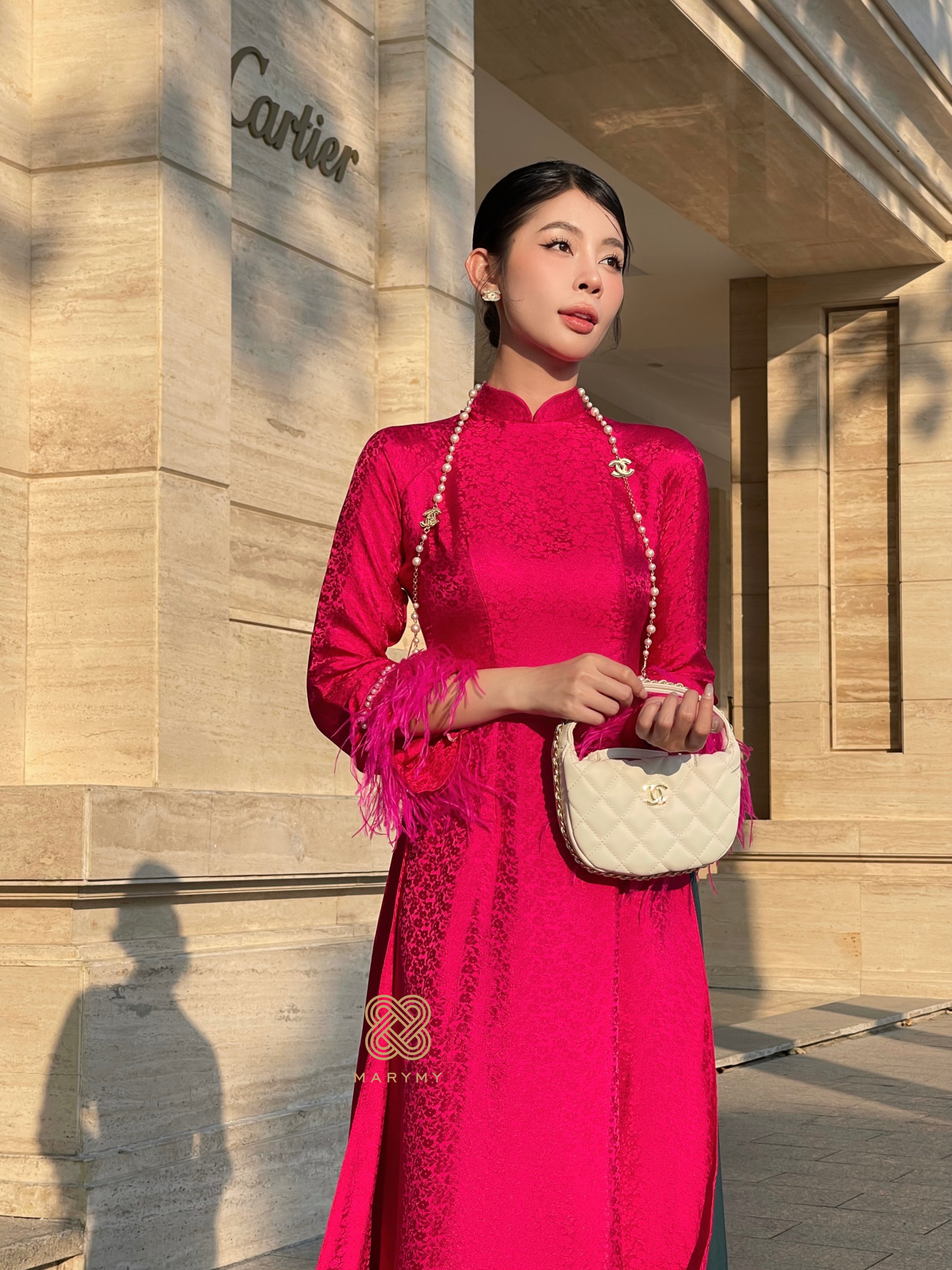 Áo Dài Cách Tân Hồng Tước MARYMY Chất Liệu Tơ Tằm Thiết Kế Tay Lông Vũ Đính Pha Lê