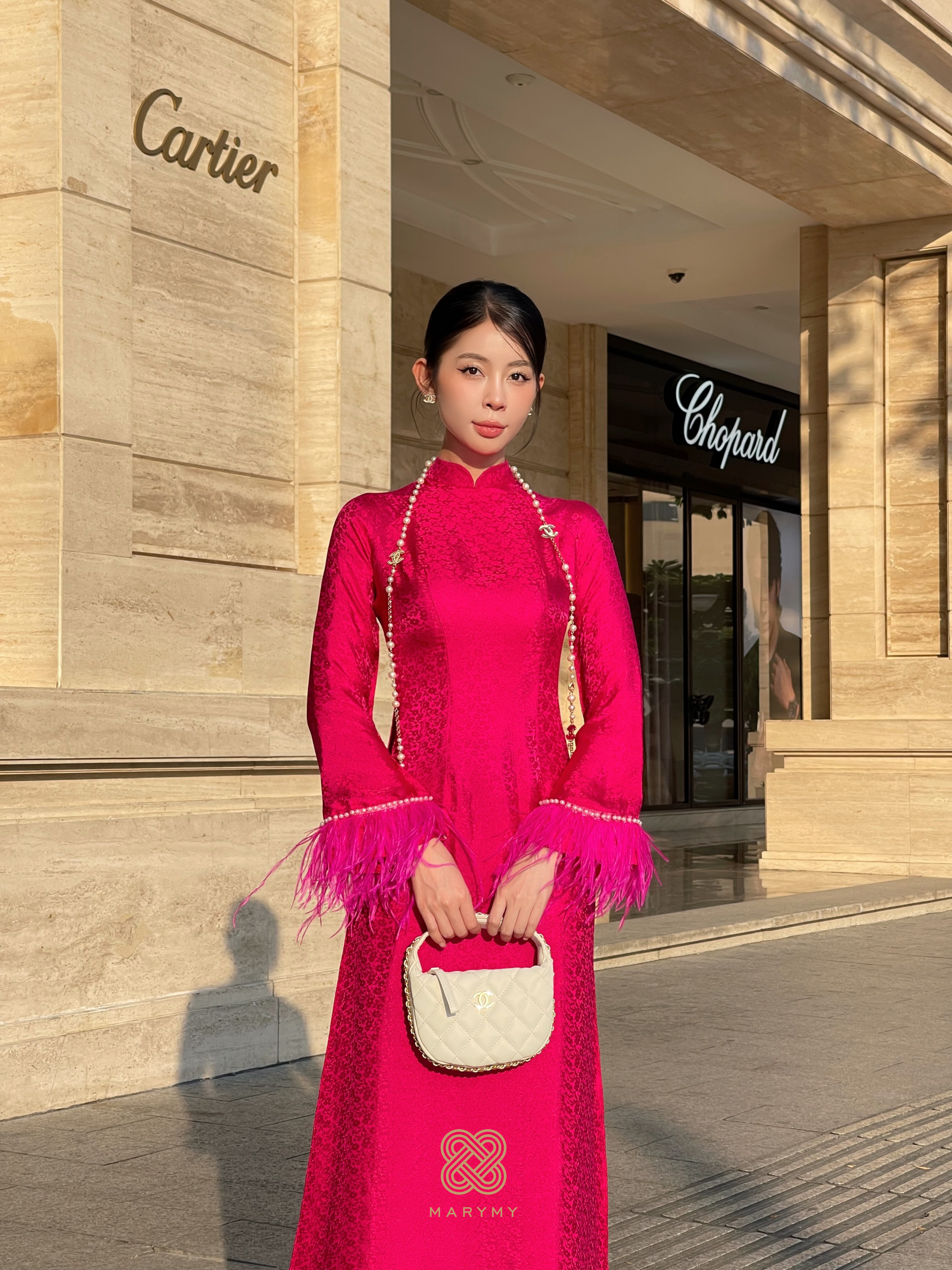 Áo Dài Cách Tân Hồng Tước MARYMY Chất Liệu Tơ Tằm Thiết Kế Tay Lông Vũ Đính Pha Lê