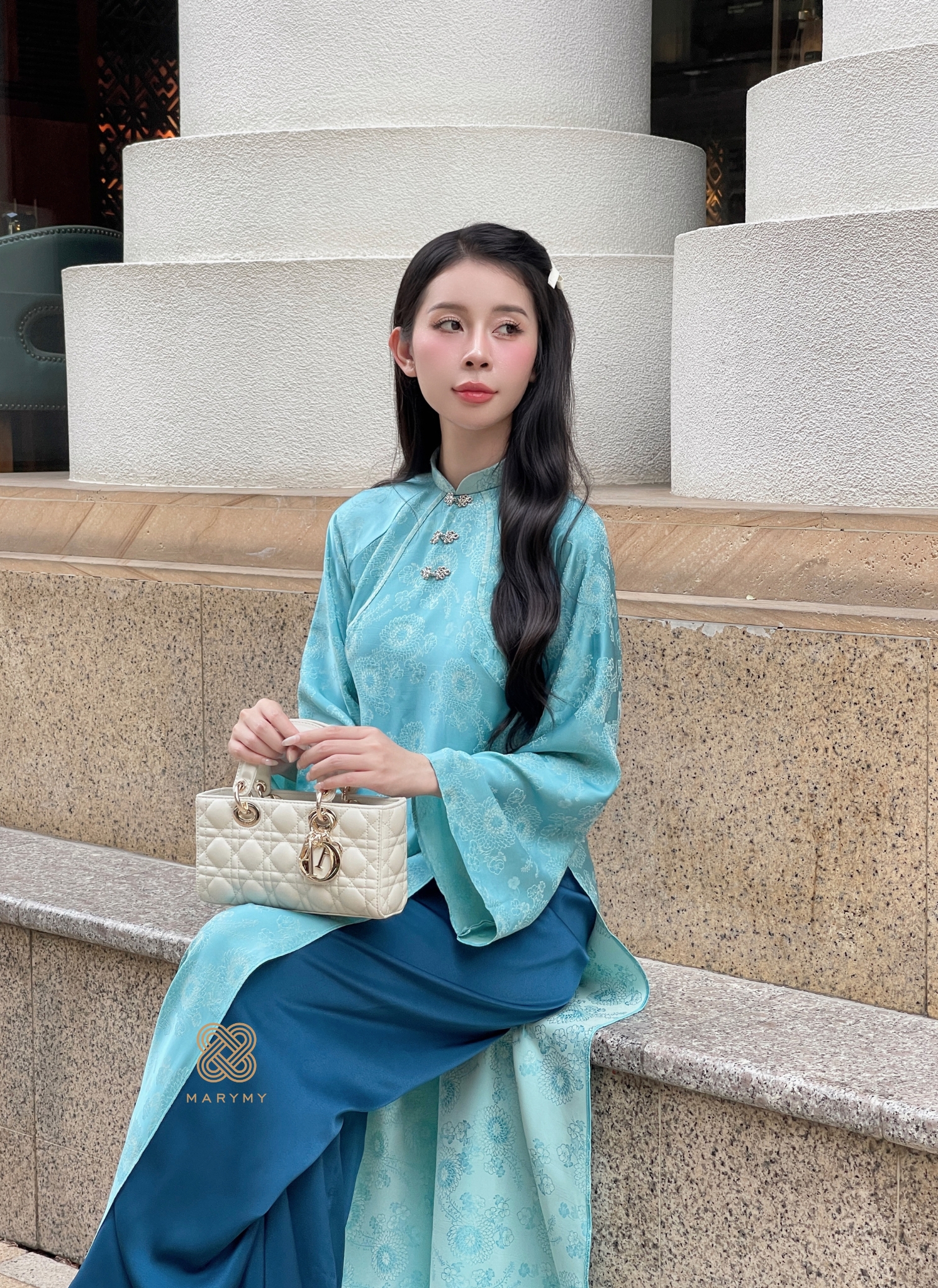 Áo Dài Cách Tân Lam Điểu MARYMY Chất Liệu Tơ Tằm 9D Họa Tiết Hoa Tú Cầu Kết Hợp Đính Charm Trước Ngực