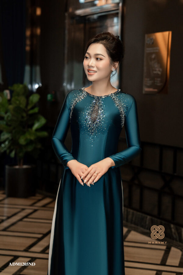 Áo Dài Mẹ Ngọc Nữ MARYMY Lụa Hàn Châu Đính Kết Kim Sa Trước Ngực