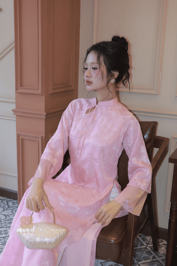 Áo Dài Cách Tân Hoa Vũ Hồng MARYMY Voan Dập Hoa Nổi Cổ Chéo Nơ
