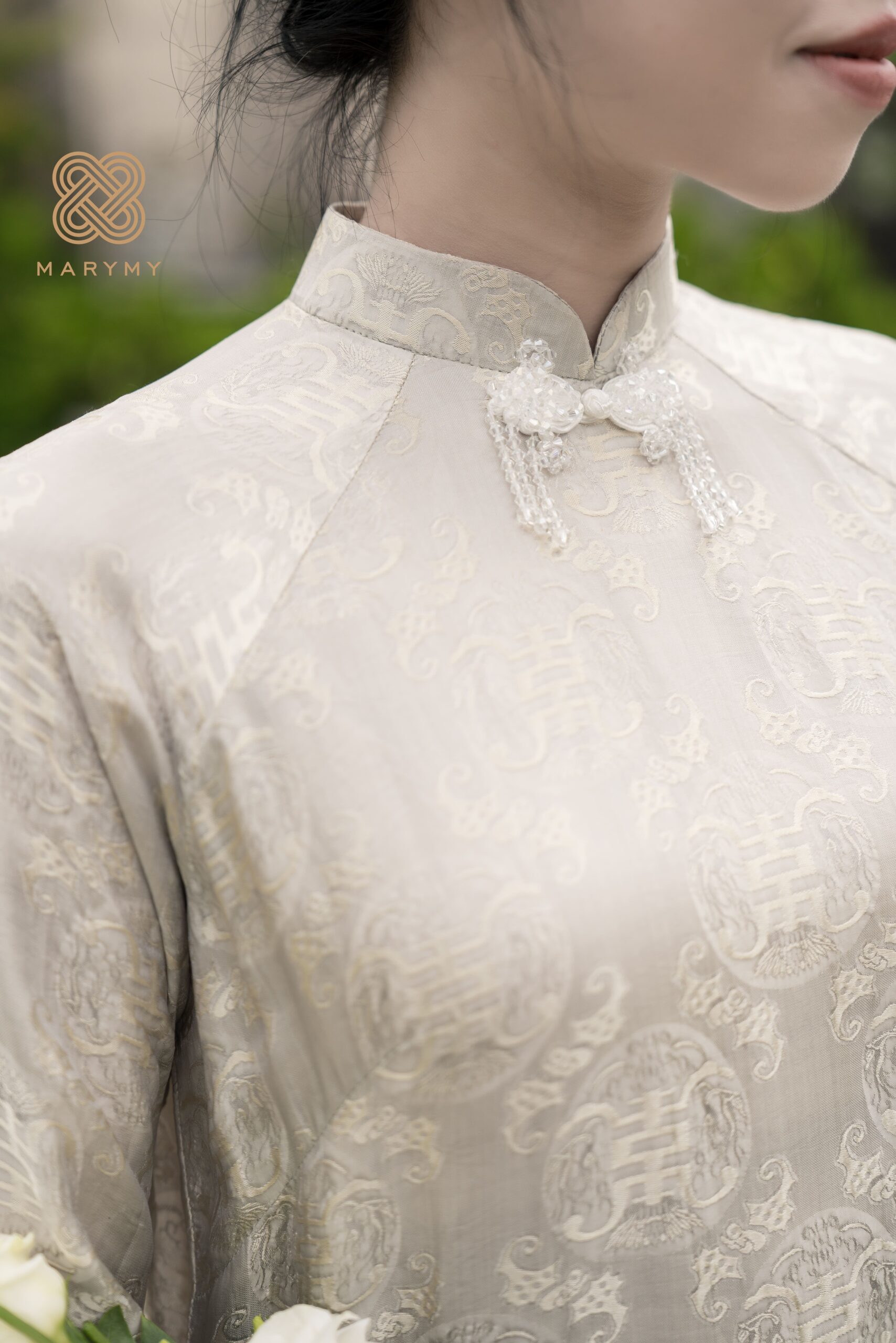 Áo Dài Cách Tân Lam Tiêu MARYMY Chất Liệu Tơ Tằm Thiết Kế Cổ Trụ Đính Charm Thanh Lịch