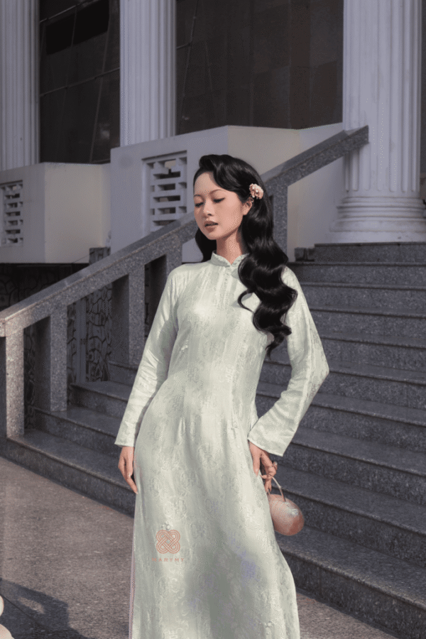 Áo Dài Cách Tân Thiên Yết MARYMY Tơ Tằm Cổ Trụ Đính Kết Pha Lê