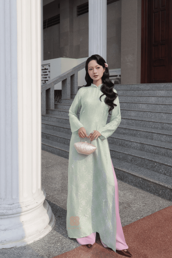 Áo Dài Cách Tân Thiên Yết MARYMY Tơ Tằm Cổ Trụ Đính Kết Pha Lê