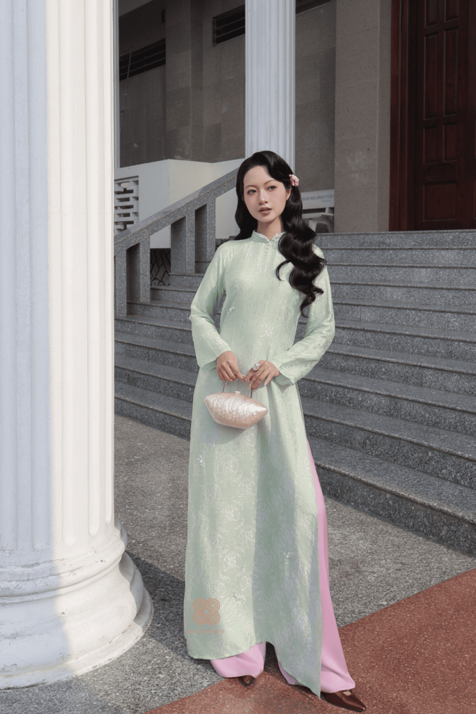 Áo Dài Cách Tân Thiên Yết MARYMY Tơ Tằm Cổ Trụ Đính Kết Pha Lê